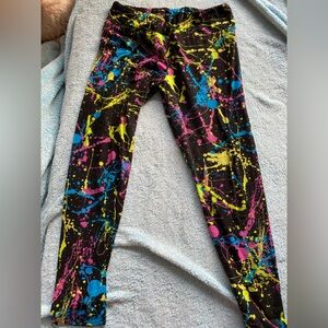 Black,Pink, Blue, & yellow Splattered print no boundaries leggings size large